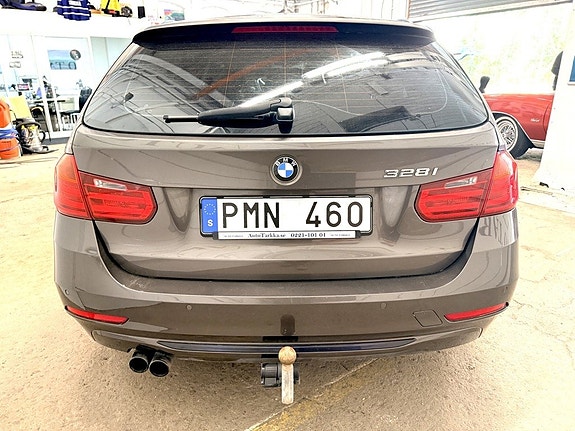 BMW 328i 6 of 13