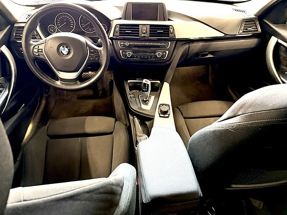 BMW 328i 9 of 13