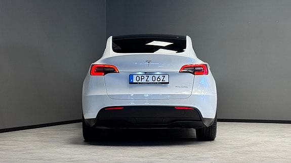 Tesla Model Y 20 of 21