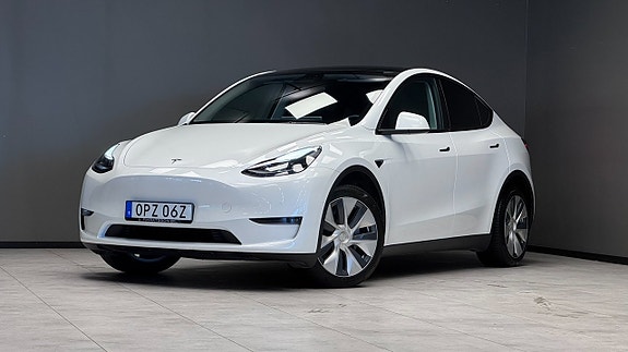 Tesla Model Y 17 of 21