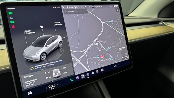 Tesla Model Y 12 of 21