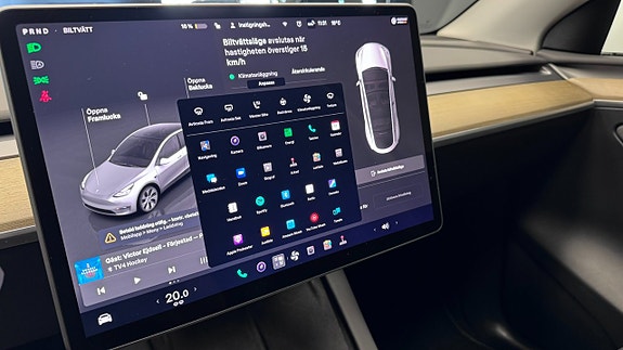 Tesla Model Y 14 of 21