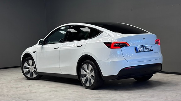 Tesla Model Y 18 of 21