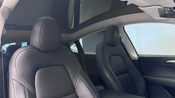 Tesla Model Y 9 of 21