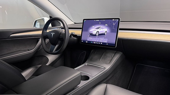 Tesla Model Y 11 of 21