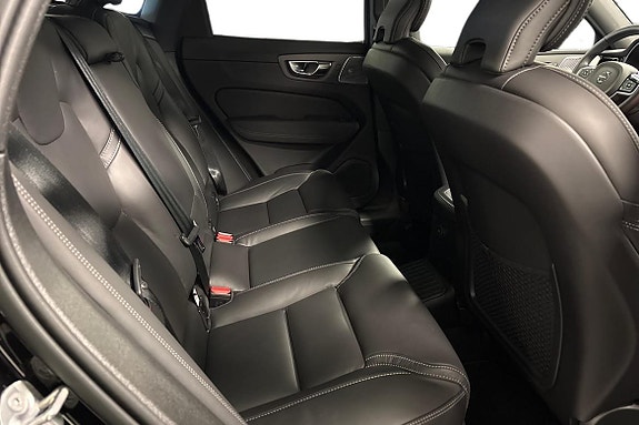 Volvo XC60 11 of 21