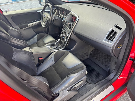 Volvo XC60 14 of 18