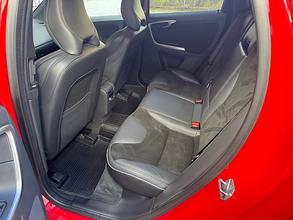 Volvo XC60 12 of 18