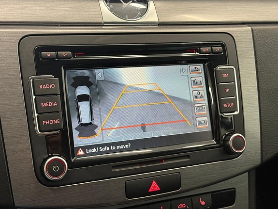 Volkswagen Passat 13 of 28