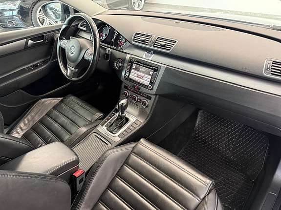 Volkswagen Passat 10 of 28