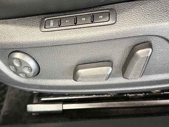 Volkswagen Passat 21 of 28