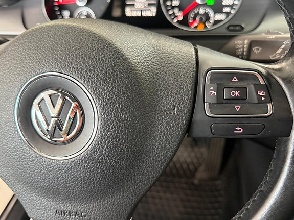 Volkswagen Passat 12 of 28
