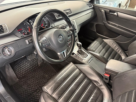 Volkswagen Passat 9 of 28