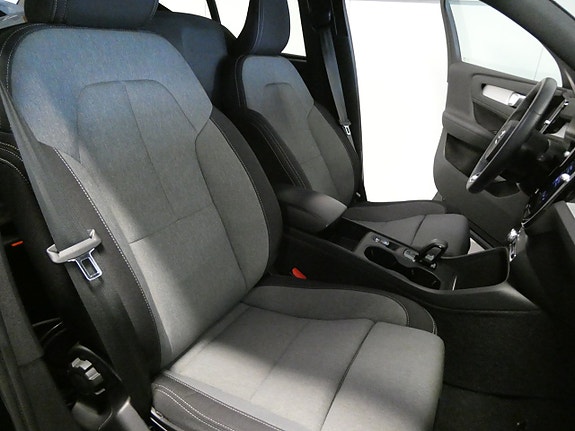 Volvo XC40 17 of 24