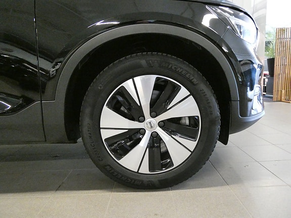 Volvo XC40 6 of 24