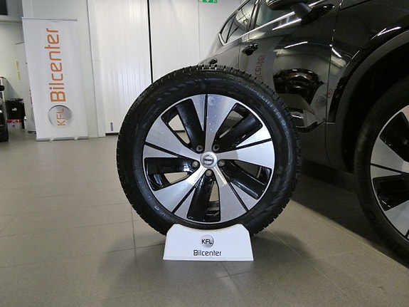 Volvo XC40 2 of 24