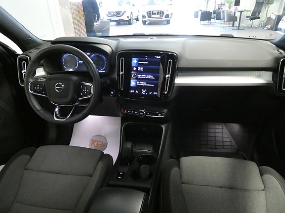 Volvo XC40 15 of 24