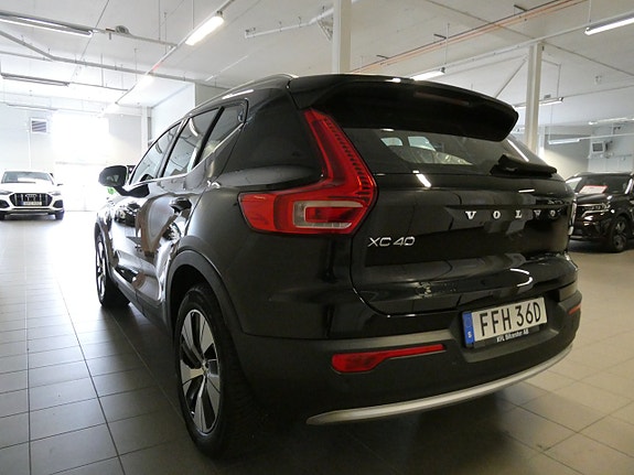 Volvo XC40 10 of 24