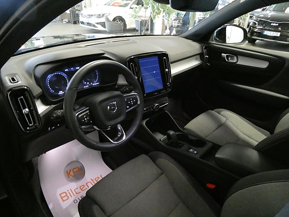 Volvo XC40 14 of 24