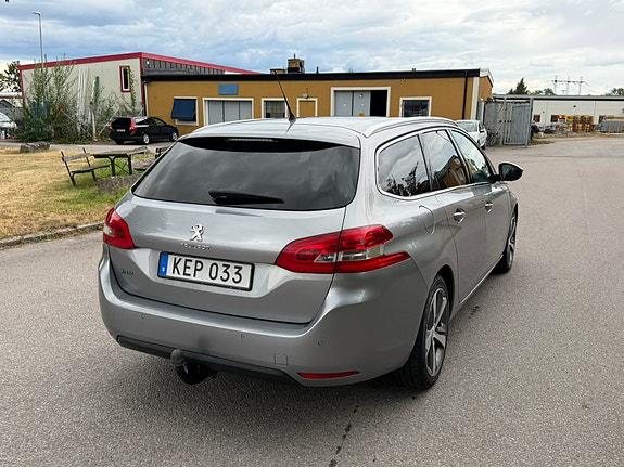 Peugeot 308 SW 4 of 6