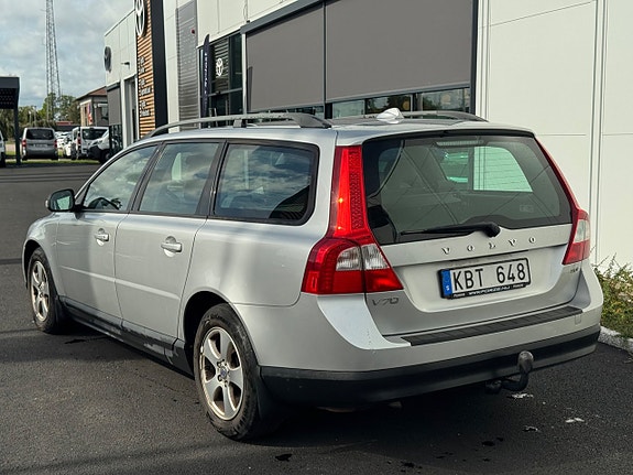 Volvo V70 2 of 11