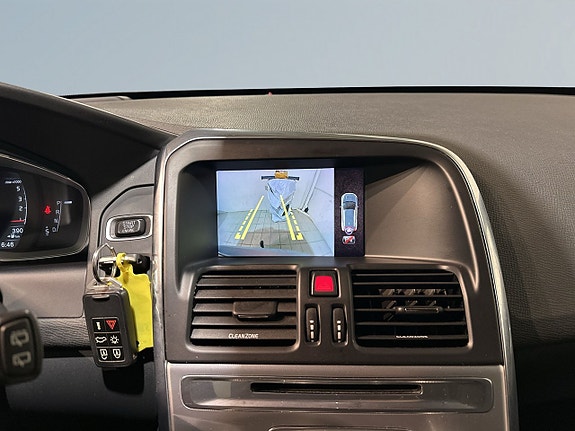 Volvo XC60 15 of 20