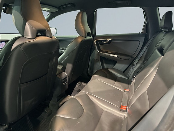 Volvo XC60 13 of 20