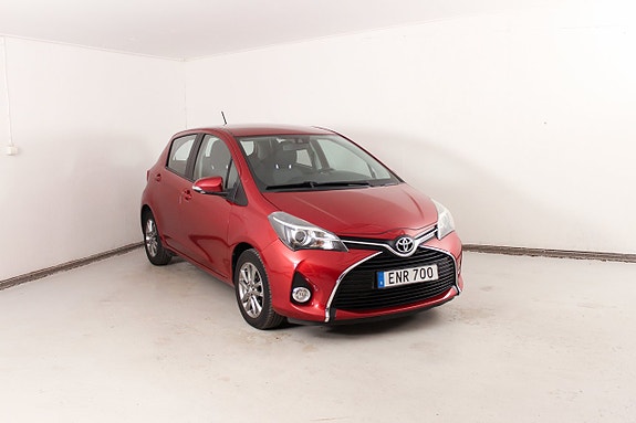 Toyota Yaris 2 of 24