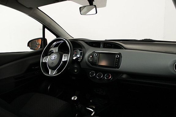 Toyota Yaris 19 of 24
