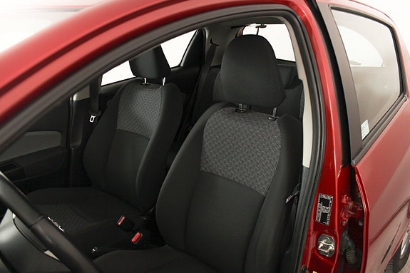 Toyota Yaris 17 of 24