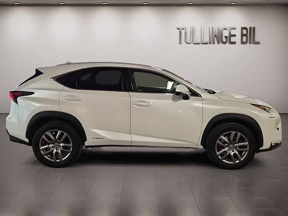 Lexus NX300h 6 of 18