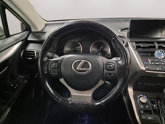 Lexus NX300h 15 of 18