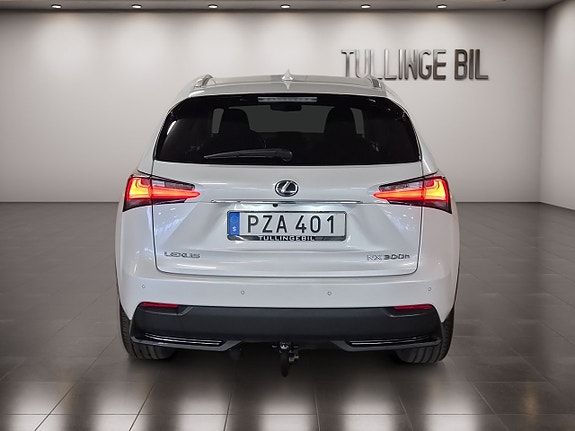 Lexus NX300h 4 of 18