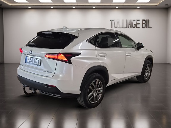 Lexus NX300h 5 of 18