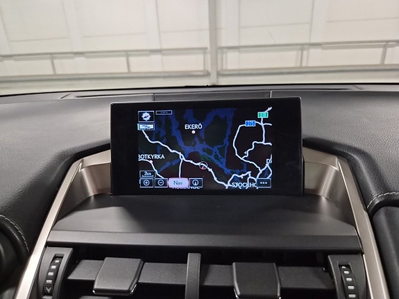 Lexus NX300h 17 of 18