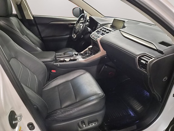 Lexus NX300h 12 of 18