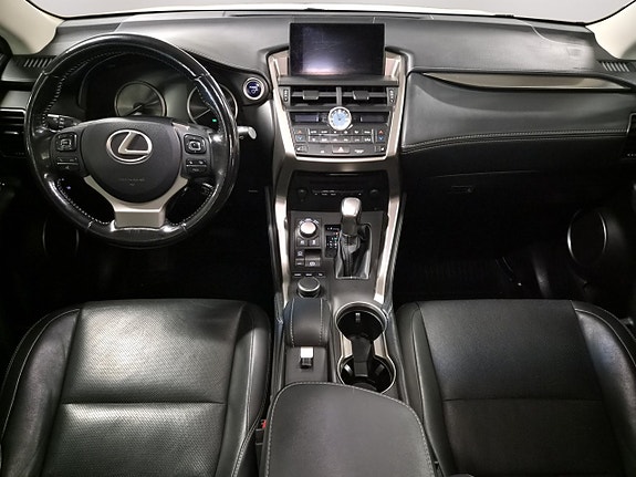 Lexus NX300h 13 of 18