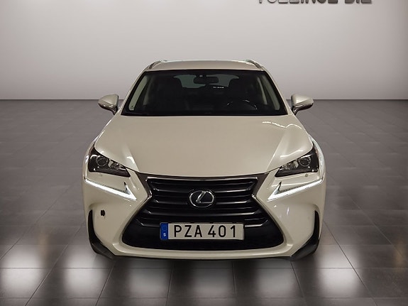 Lexus NX300h 8 of 18
