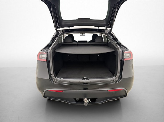 Tesla Model Y 11 of 30