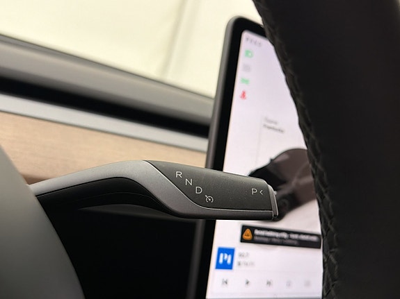 Tesla Model Y 26 of 30