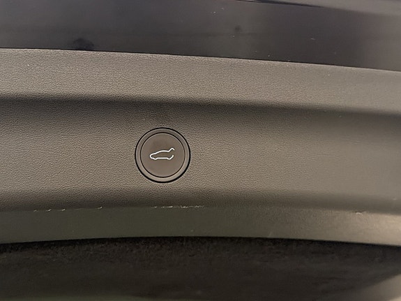 Tesla Model Y 29 of 30