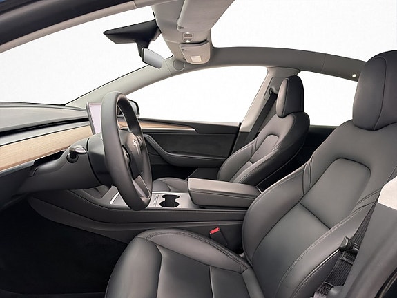 Tesla Model Y 12 of 30