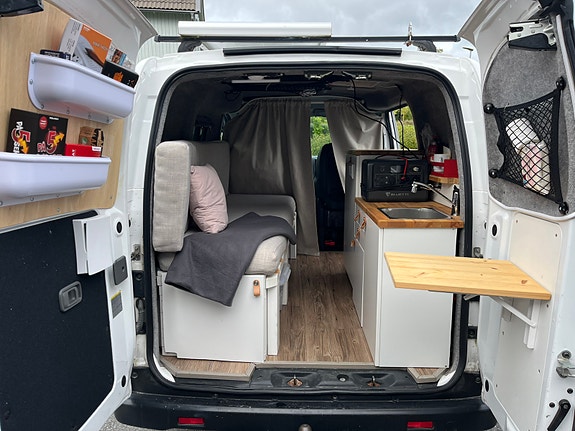 Nissan NV200 2 of 17