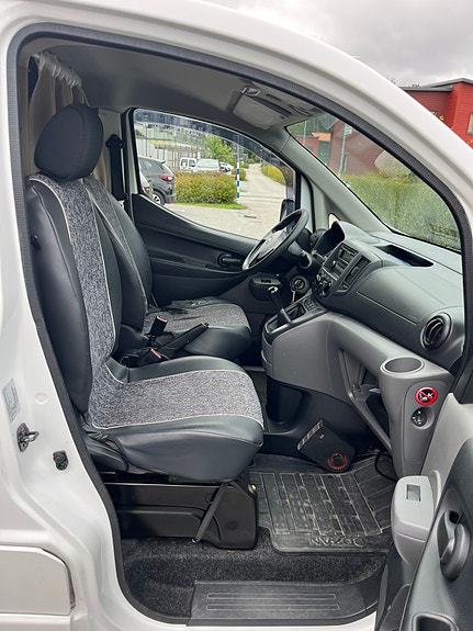 Nissan NV200 15 of 17
