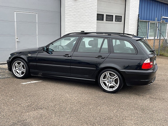BMW 330i 12 of 27