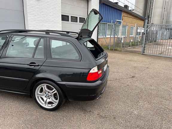BMW 330i 14 of 27