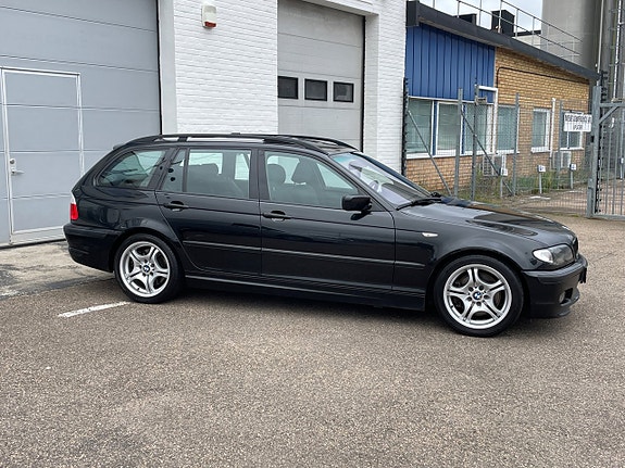 BMW 330i 26 of 27