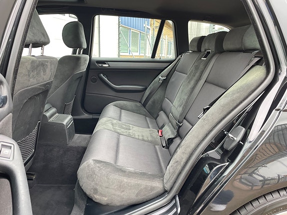 BMW 330i 7 of 27