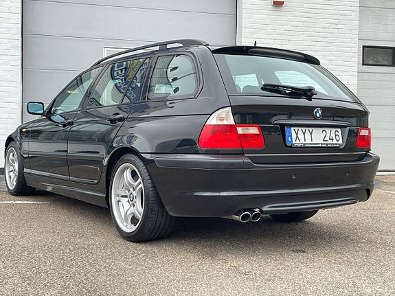BMW 330i 3 of 27