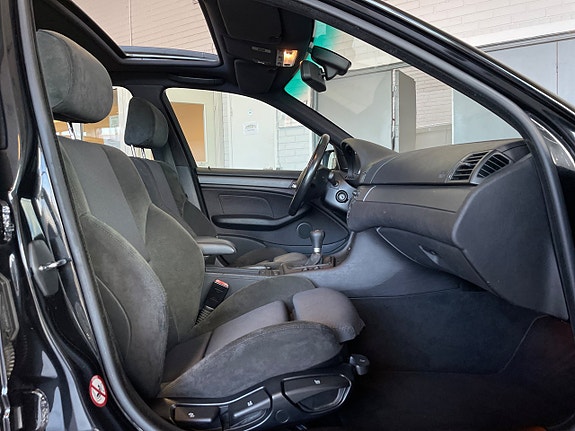 BMW 330i 16 of 30